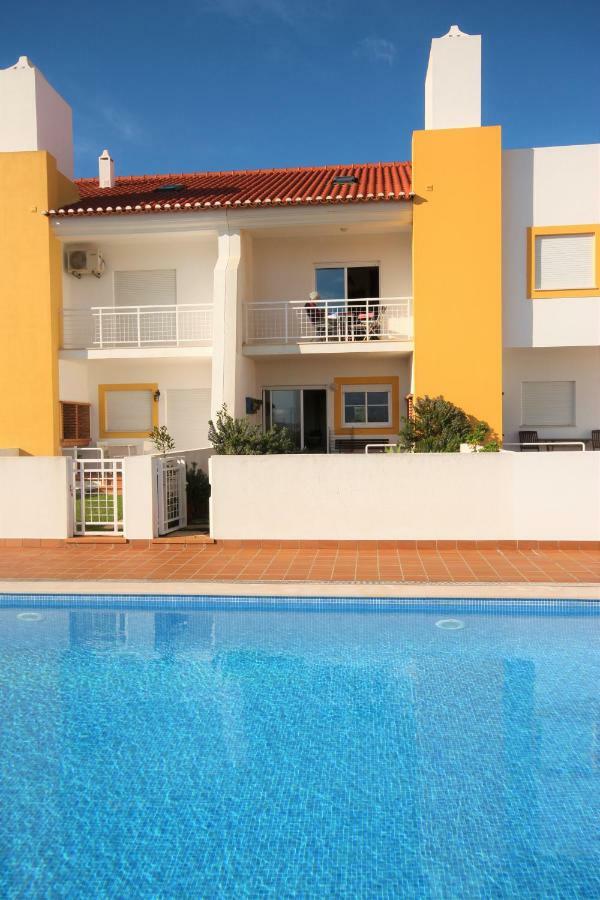 Bed and breakfast Surf House Baleal Extérieur photo
